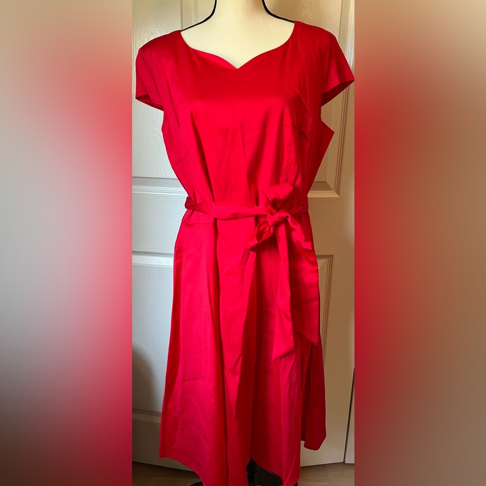 Dress Tells 3X red dress with cap sleeves, belt, and back zipper closure.